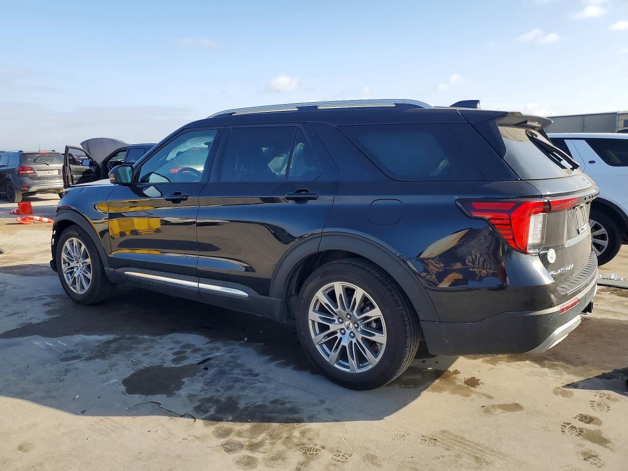 2025 FORD EXPLORER PLATINUM photo 2