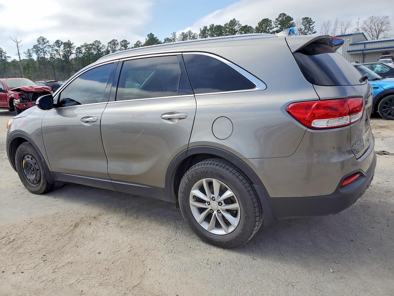 2017 KIA SORENTO LX photo 3