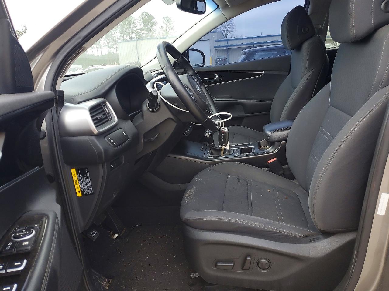 2017 KIA SORENTO LX photo 13