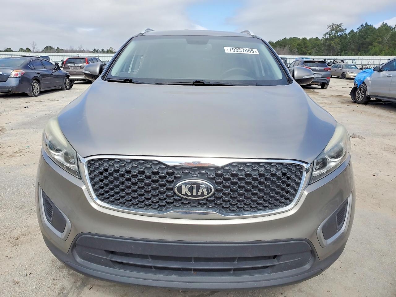 2017 KIA SORENTO LX photo 9