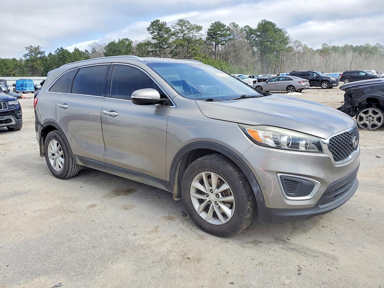 2017 KIA SORENTO LX photo 7