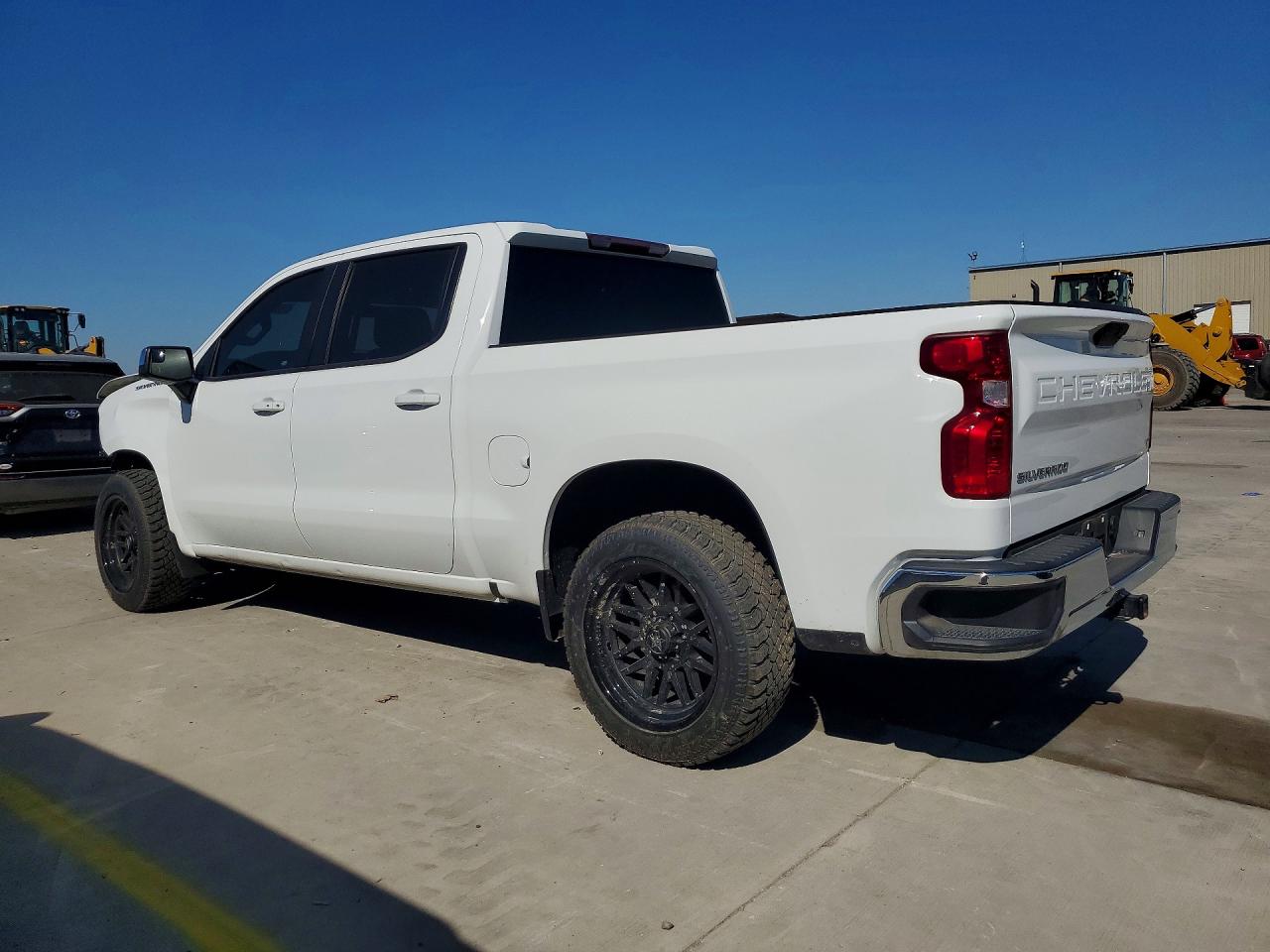 2021 CHEVROLET SILVERADO C1500 LT photo 4