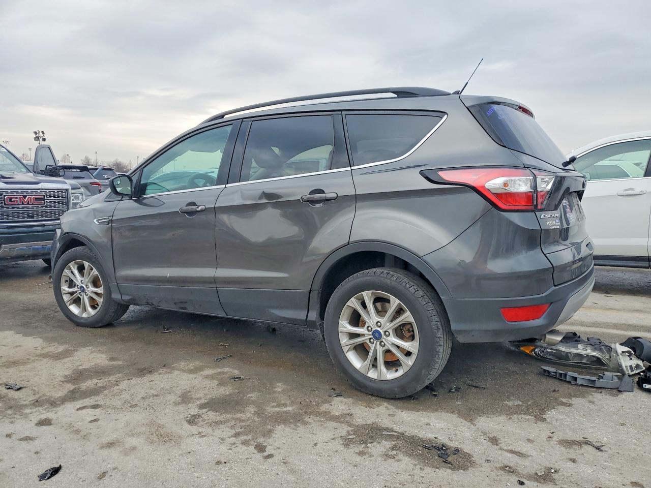 2018 FORD ESCAPE SE photo 2