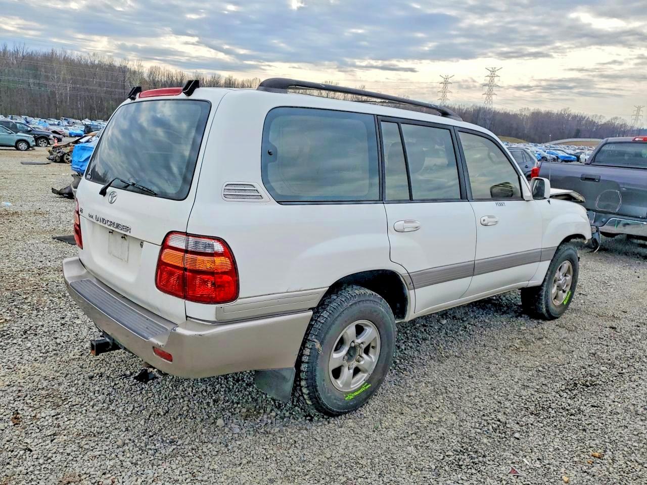 2001 TOYOTA LAND CRUISER photo 3