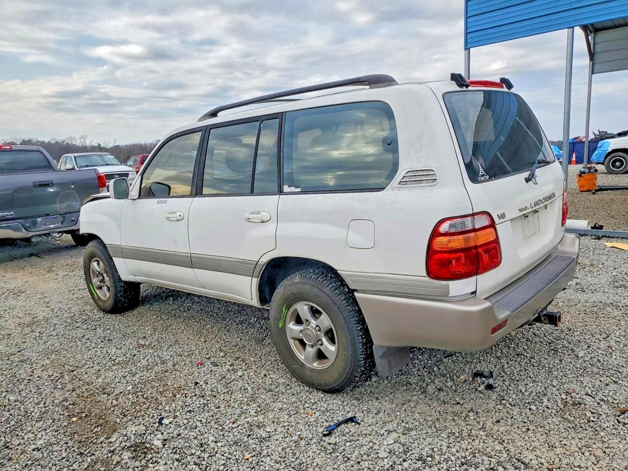 2001 TOYOTA LAND CRUISER photo 2