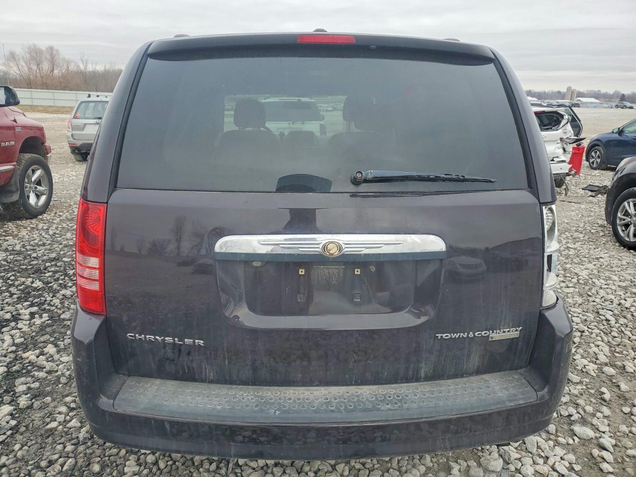 2010 CHRYSLER TOWN & COUNTRY TOURING PLUS photo 6