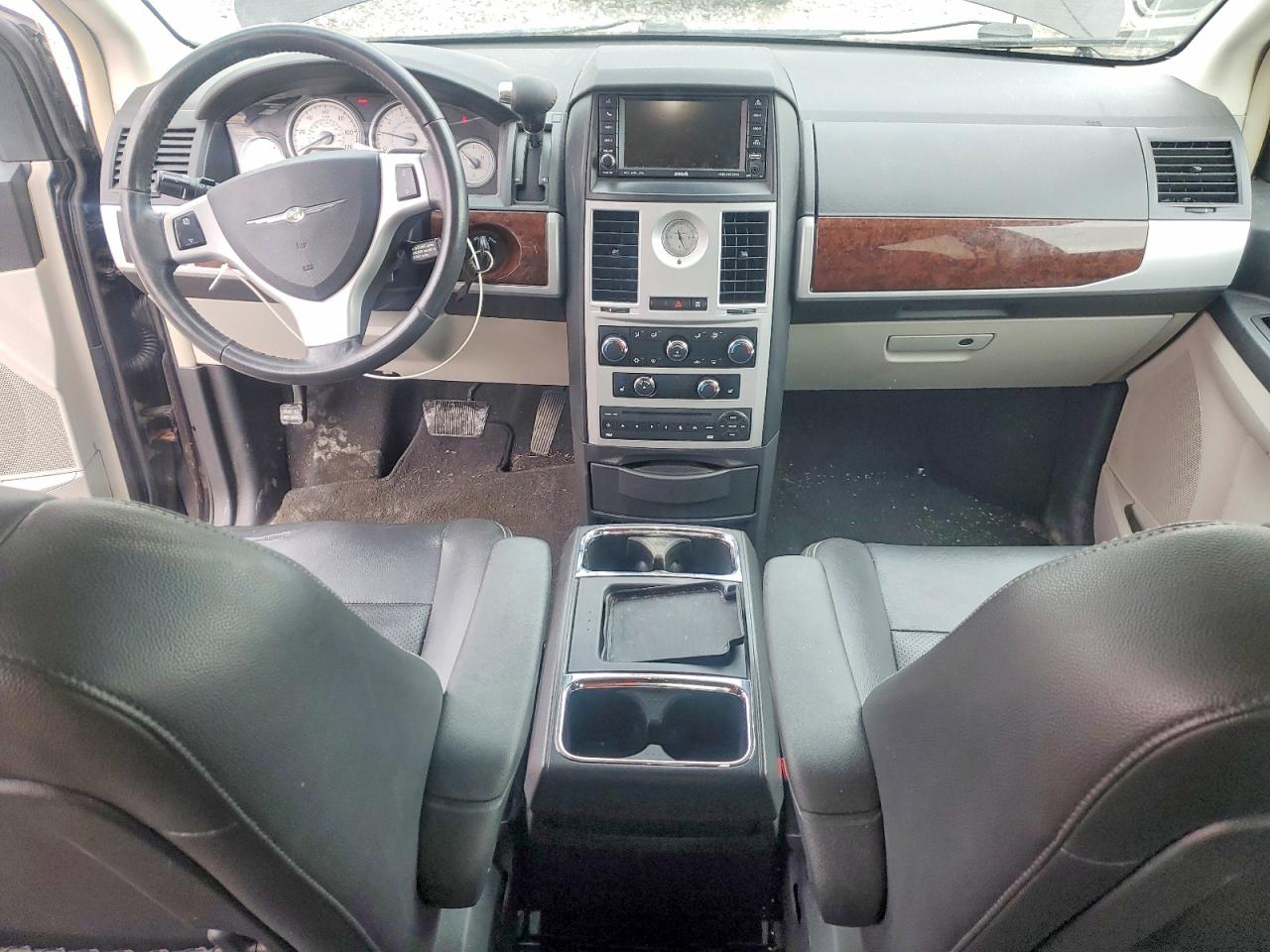 2010 CHRYSLER TOWN & COUNTRY TOURING PLUS photo 8