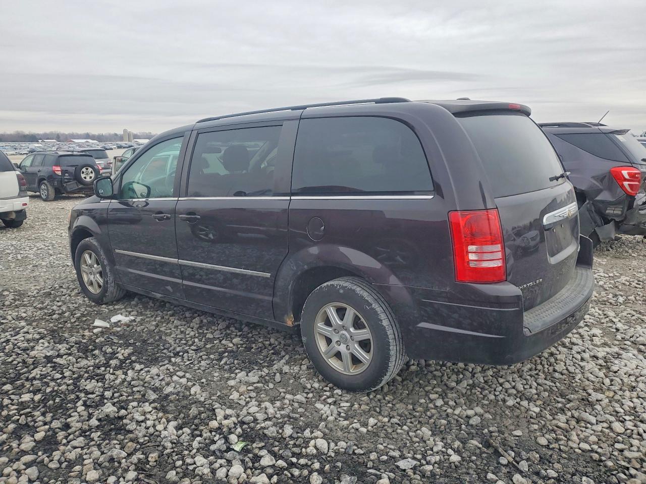 2010 CHRYSLER TOWN & COUNTRY TOURING PLUS photo 2
