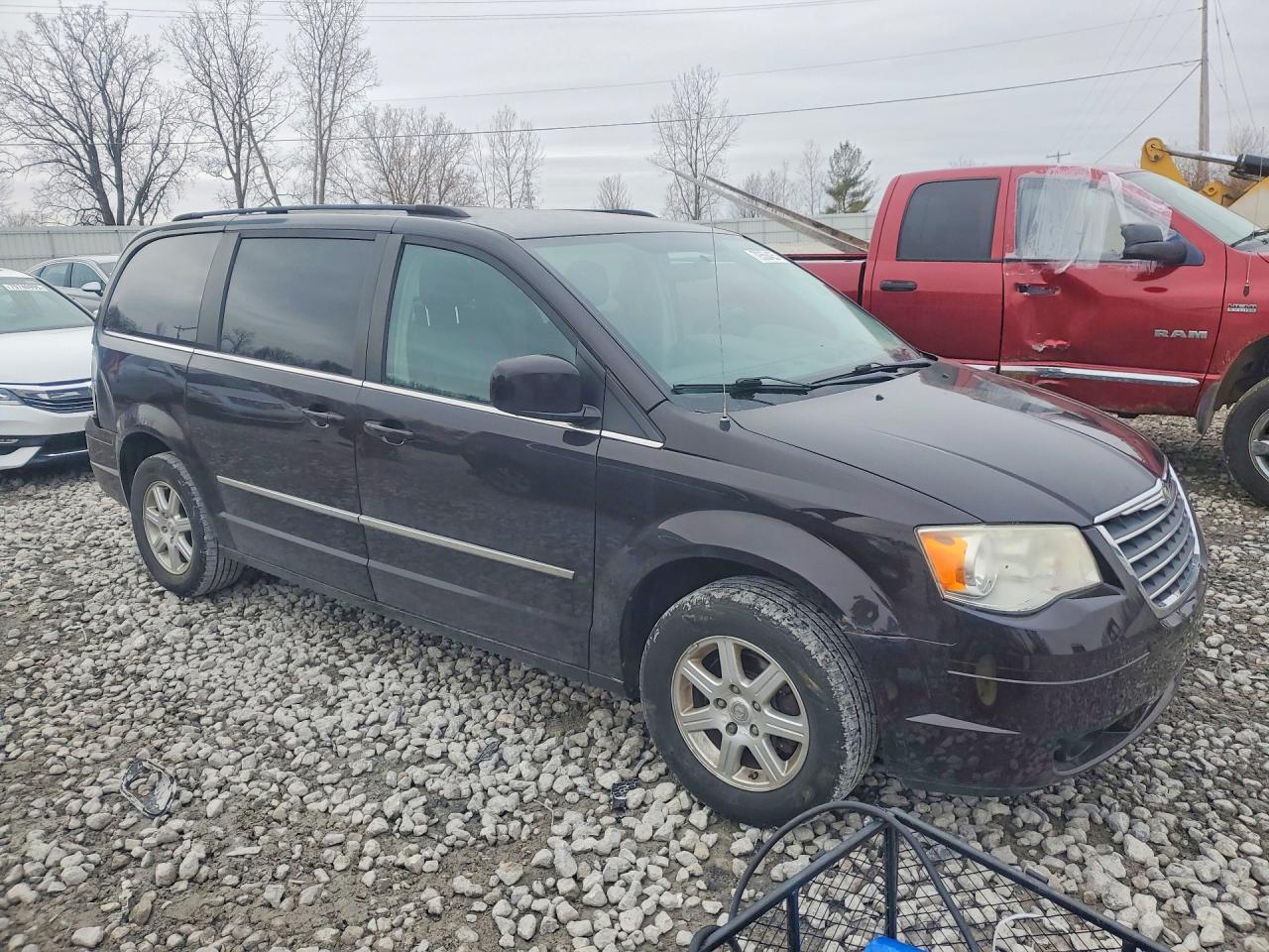 2010 CHRYSLER TOWN & COUNTRY TOURING PLUS photo 4