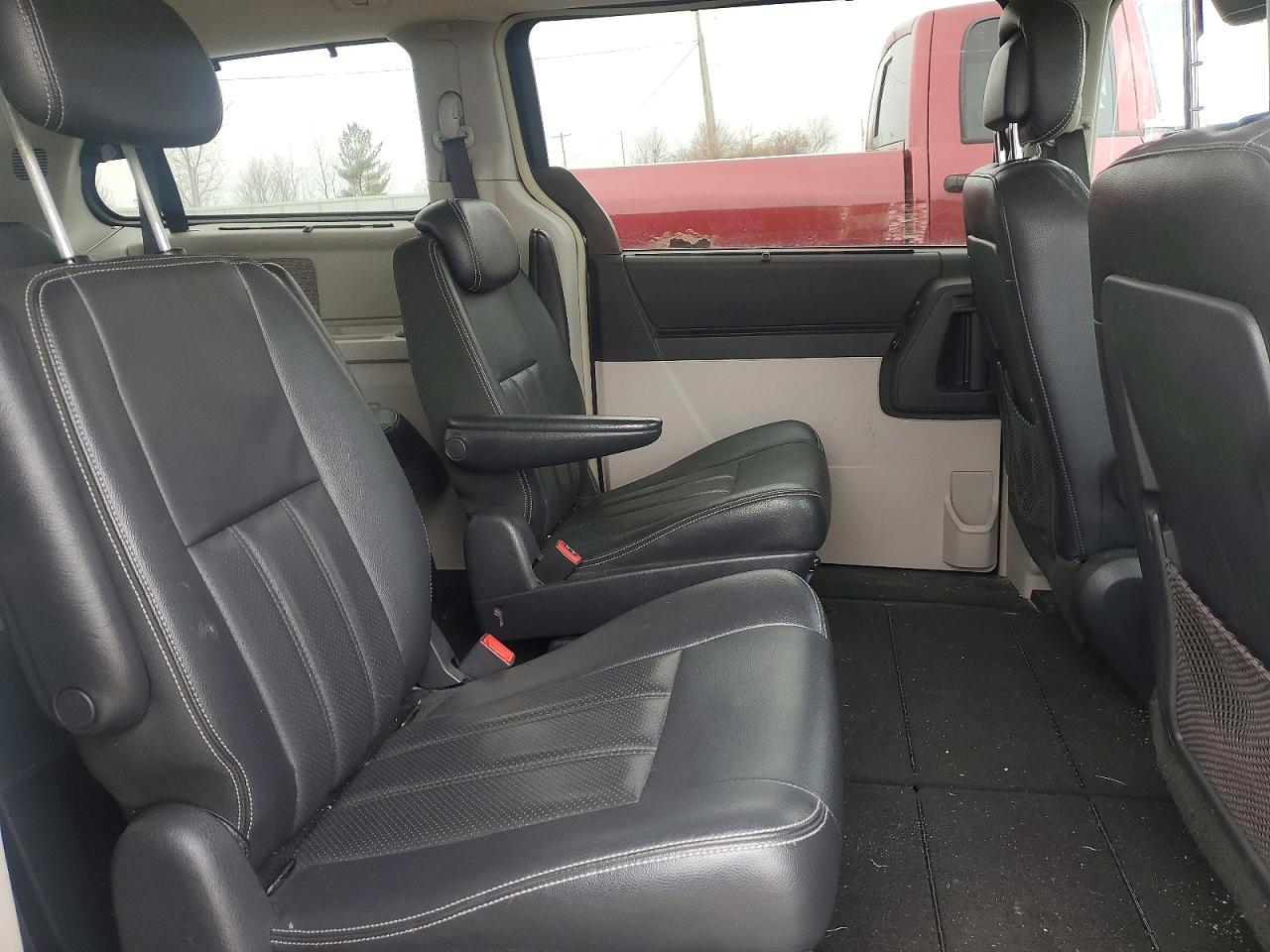2010 CHRYSLER TOWN & COUNTRY TOURING PLUS photo 11