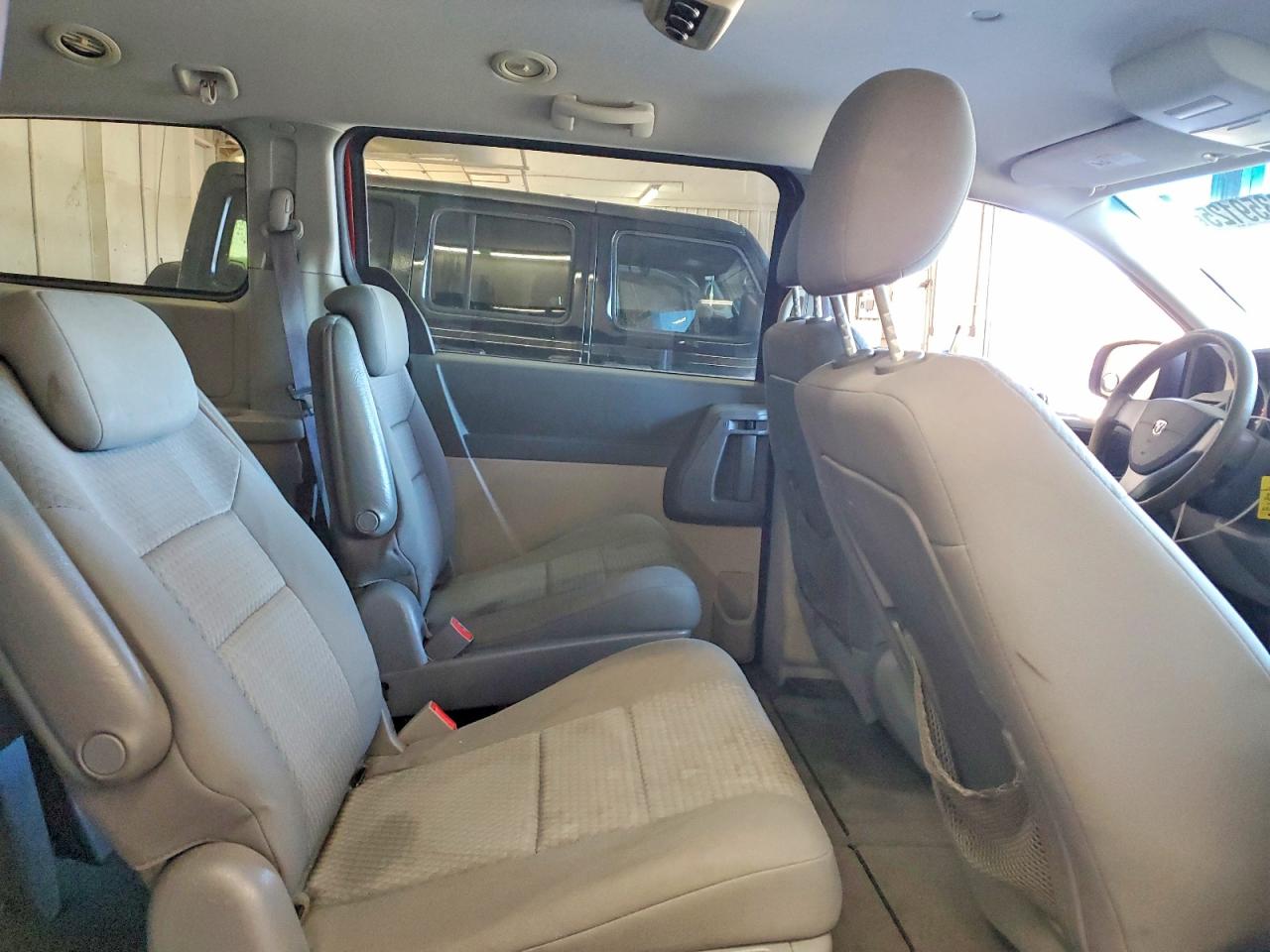 2010 DODGE GRAND CARAVAN SE photo 21