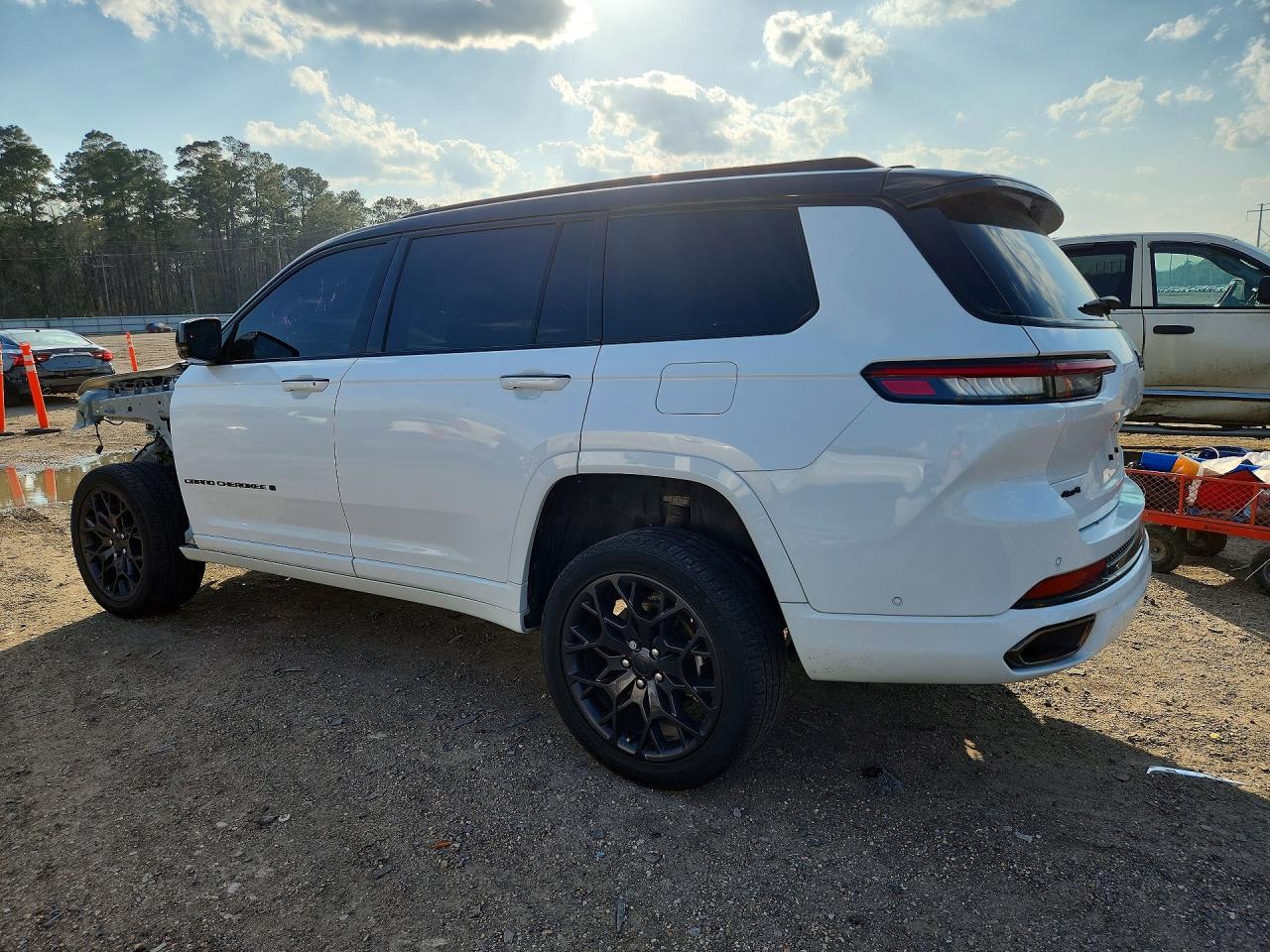 2024 JEEP GRAND CHEROKEE L SUMMIT photo 3