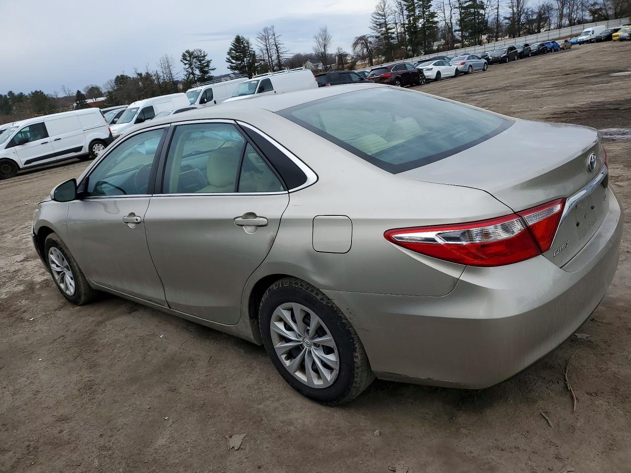 2016 TOYOTA CAMRY LE photo 4