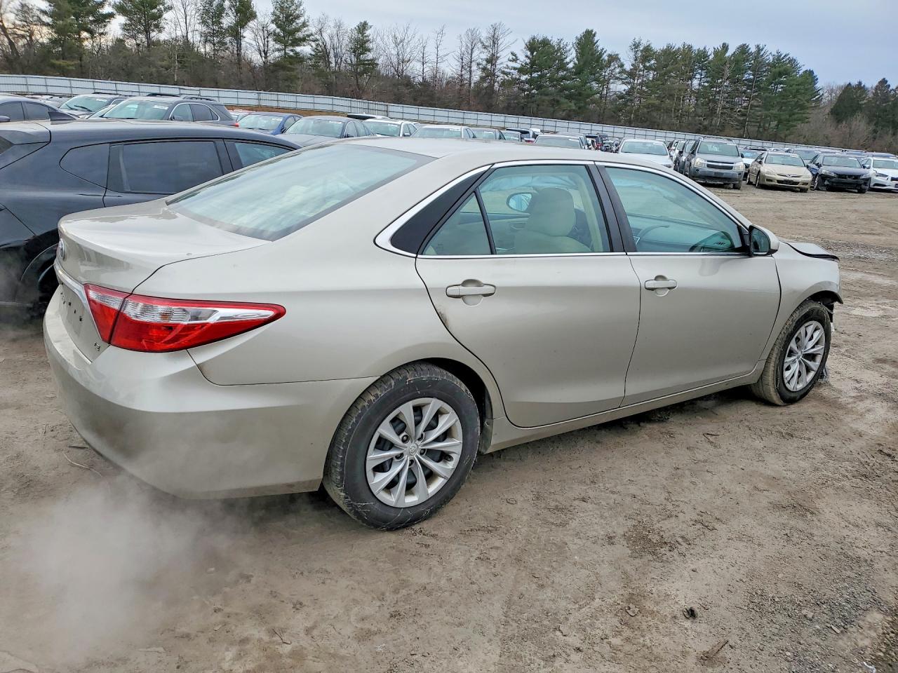 2016 TOYOTA CAMRY LE photo 7