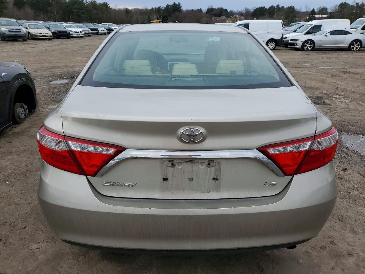2016 TOYOTA CAMRY LE photo 16