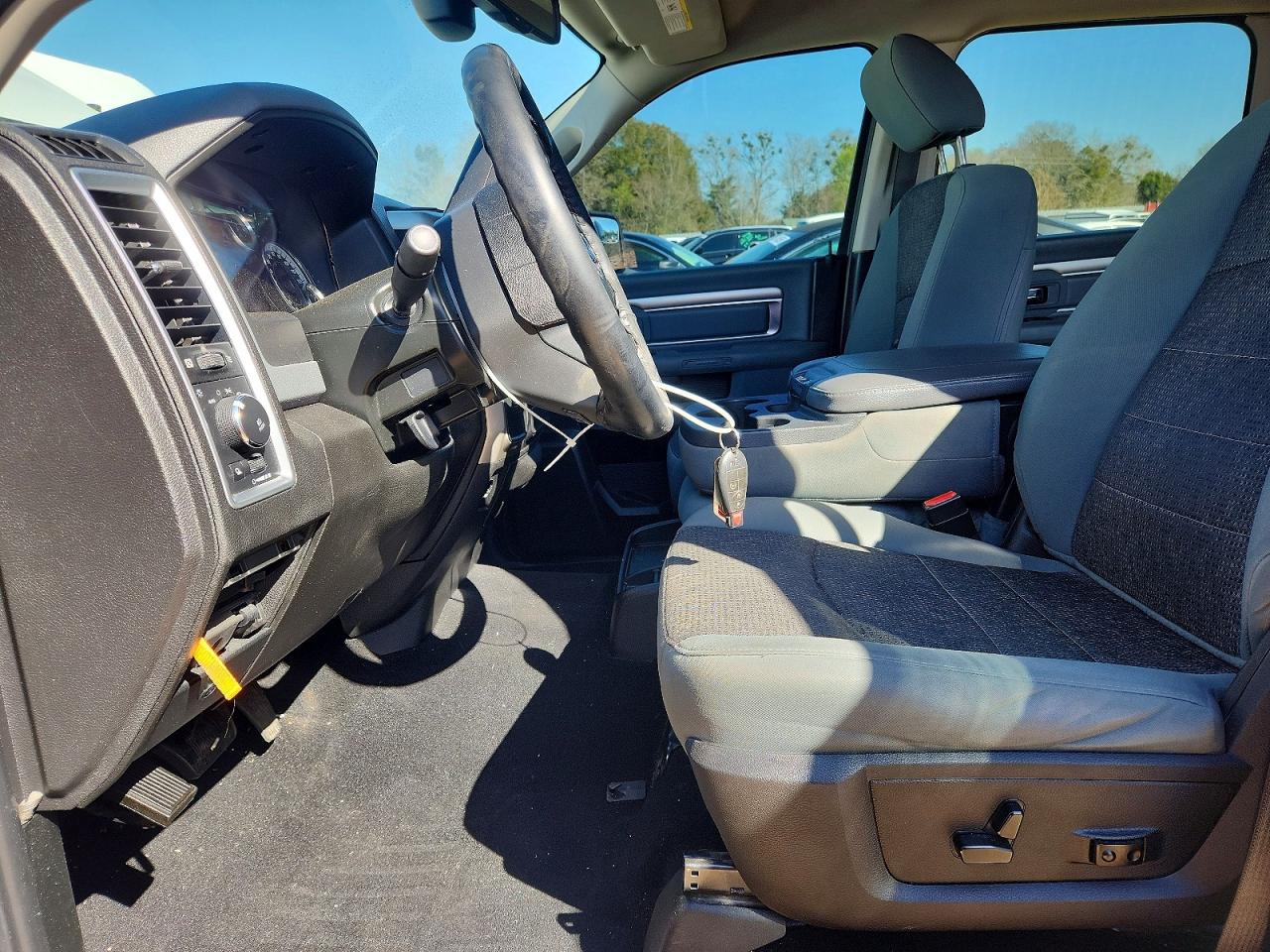 2019 RAM 1500 CLASSIC SLT photo 13