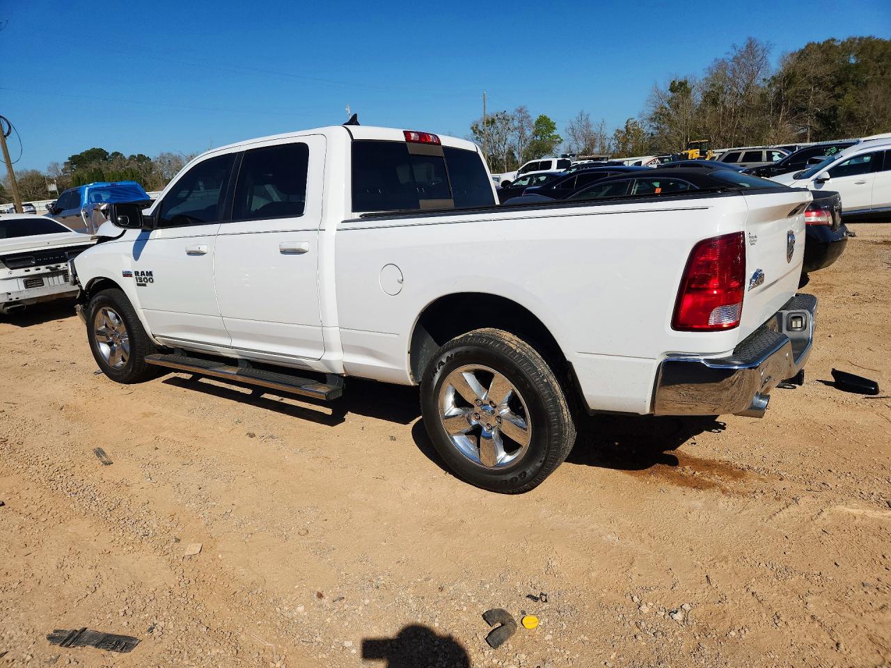 2019 RAM 1500 CLASSIC SLT photo 3