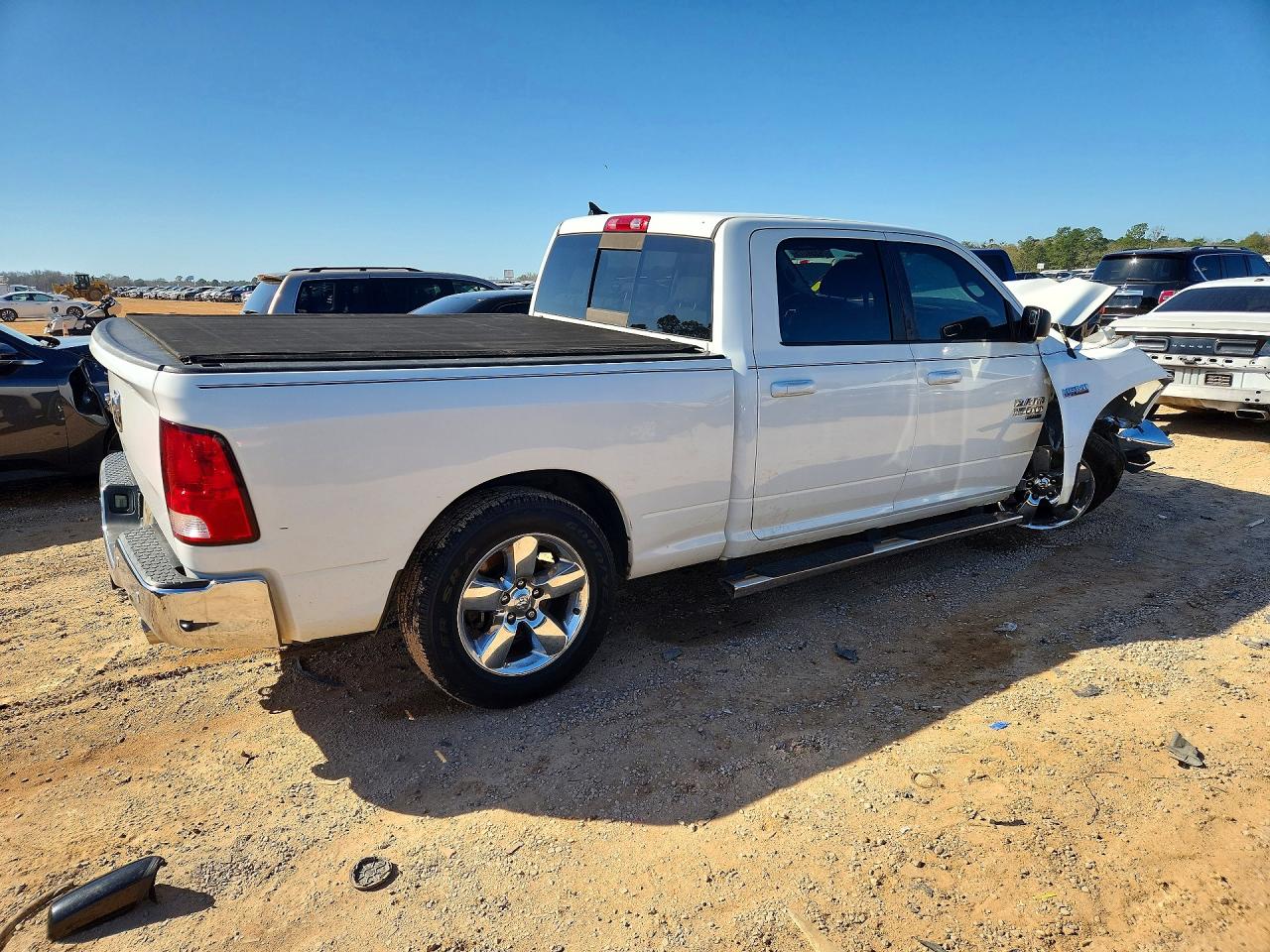 2019 RAM 1500 CLASSIC SLT photo 5