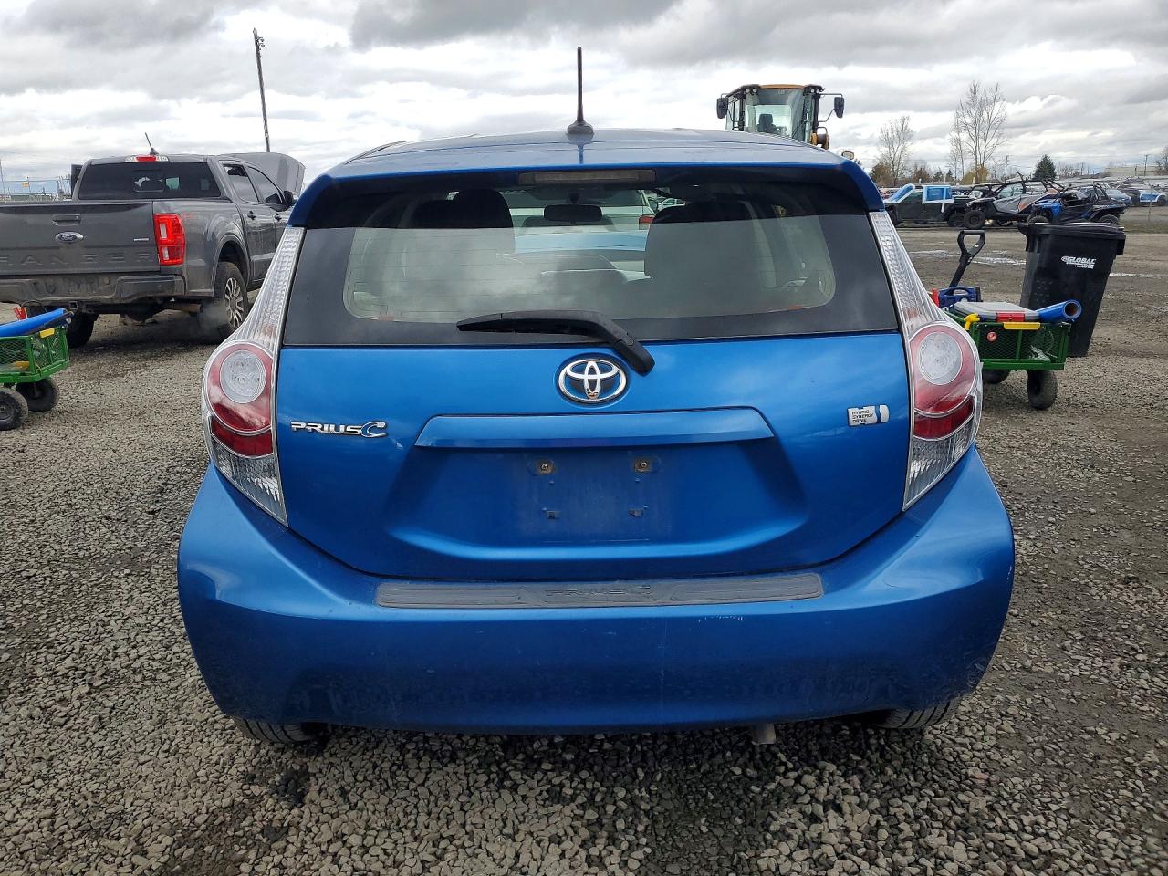 2012 TOYOTA PRIUS C THREE photo 6