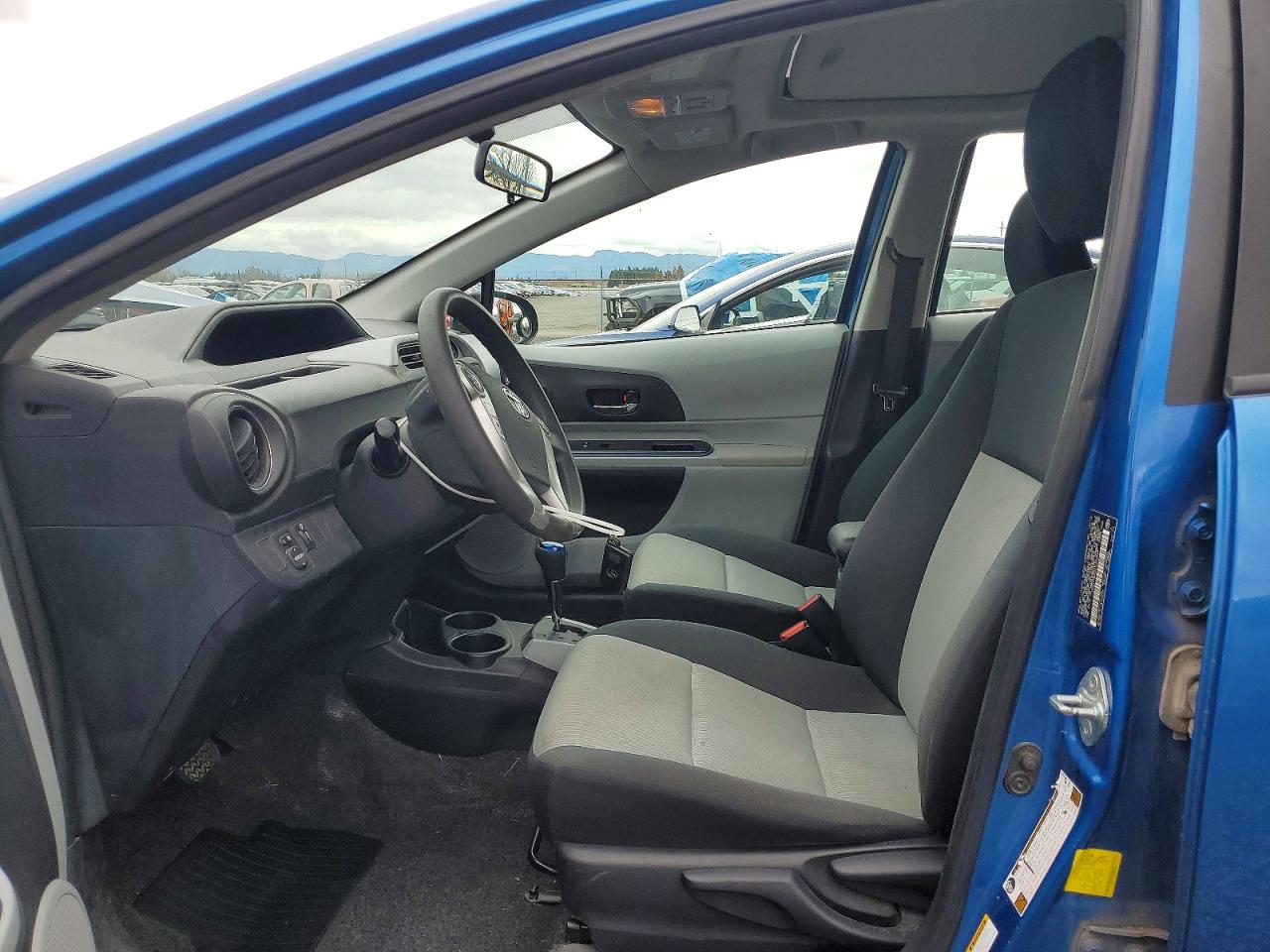 2012 TOYOTA PRIUS C THREE photo 7