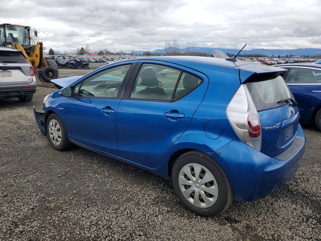 2012 TOYOTA PRIUS C THREE photo 2