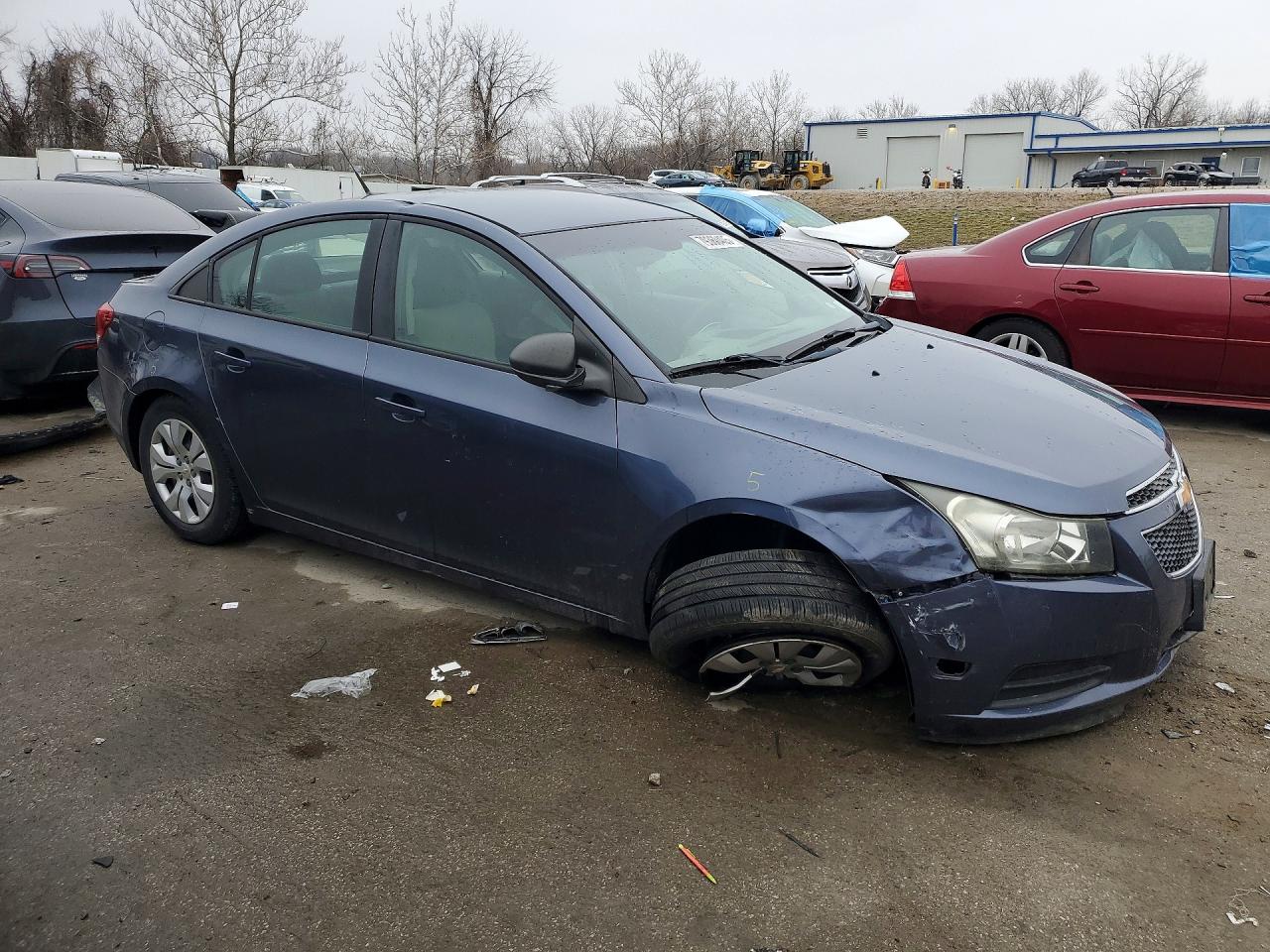 2013 CHEVROLET CRUZE LS photo 4