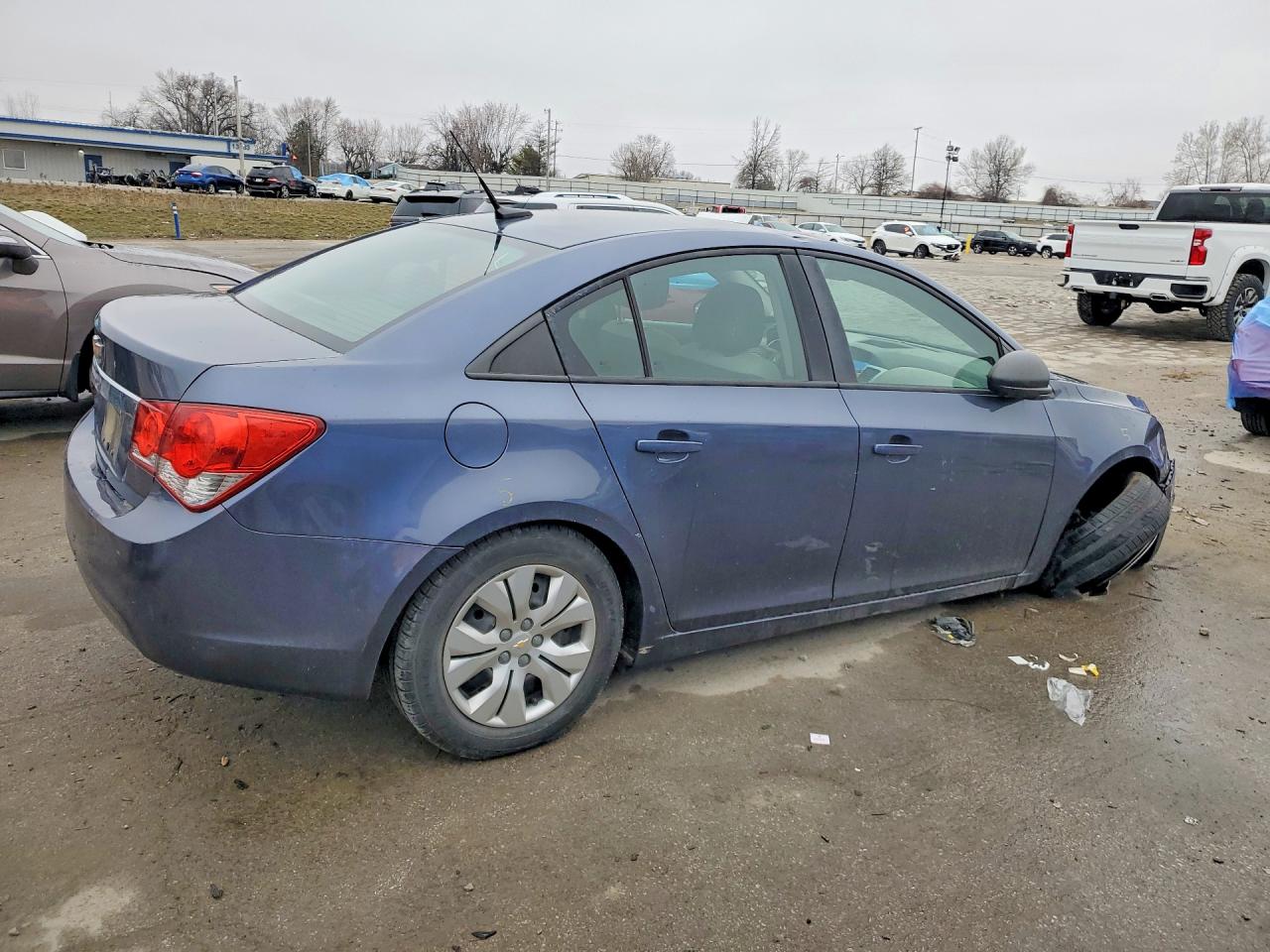 2013 CHEVROLET CRUZE LS photo 3