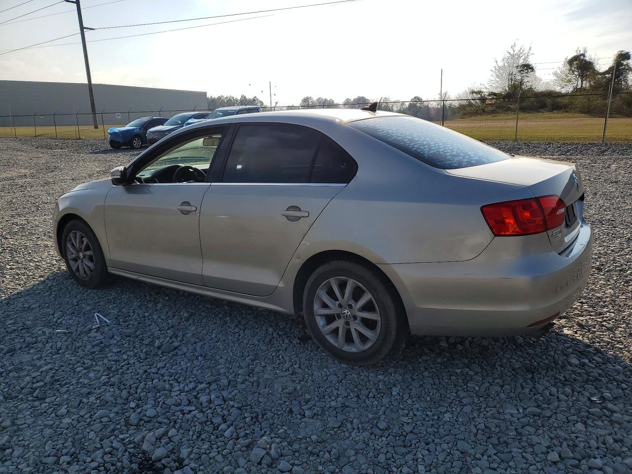2013 VOLKSWAGEN JETTA SE photo 4