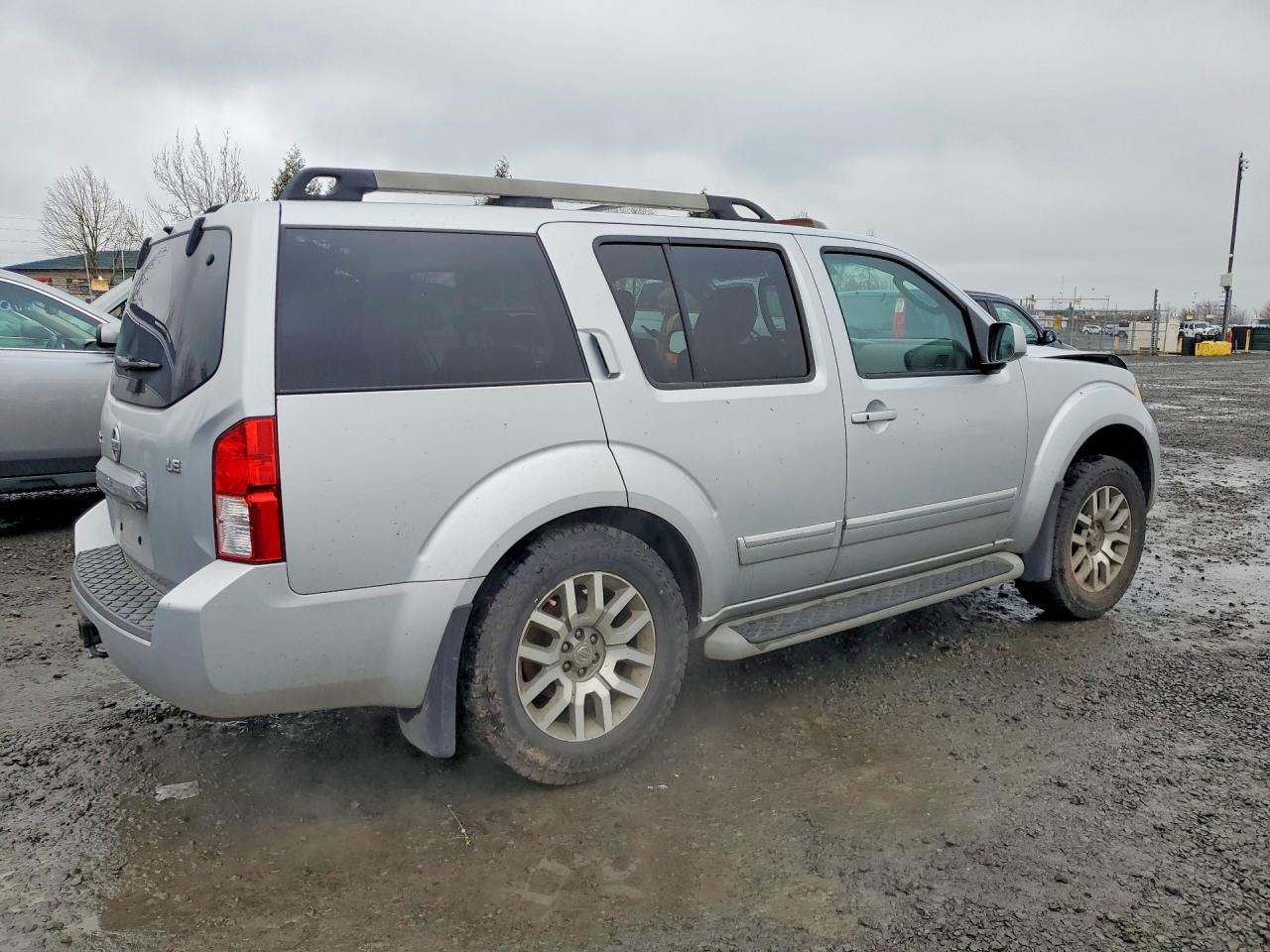 2011 NISSAN PATHFINDER S photo 5