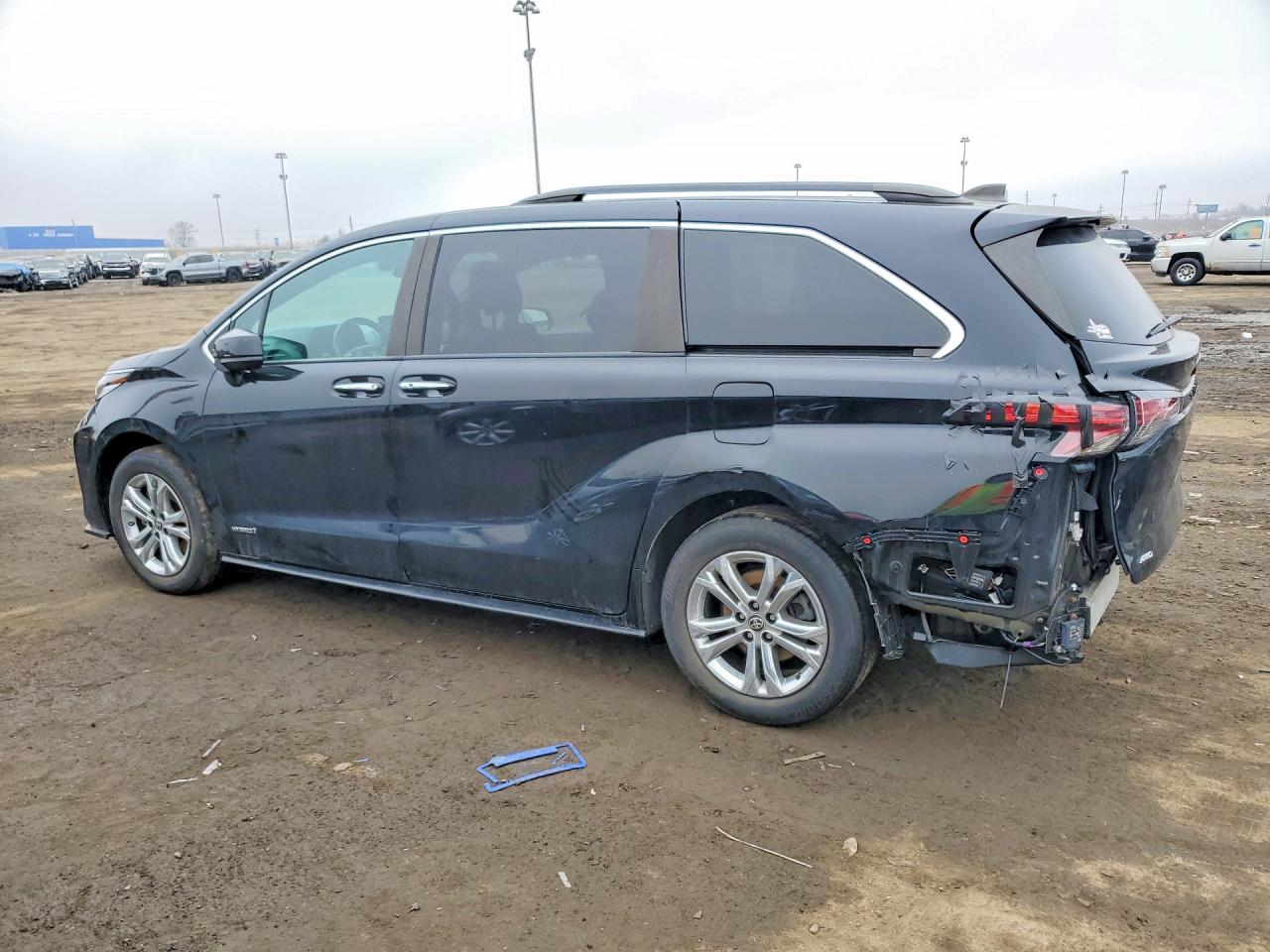 2021 TOYOTA SIENNA XSE 7-PASSENGER photo 3