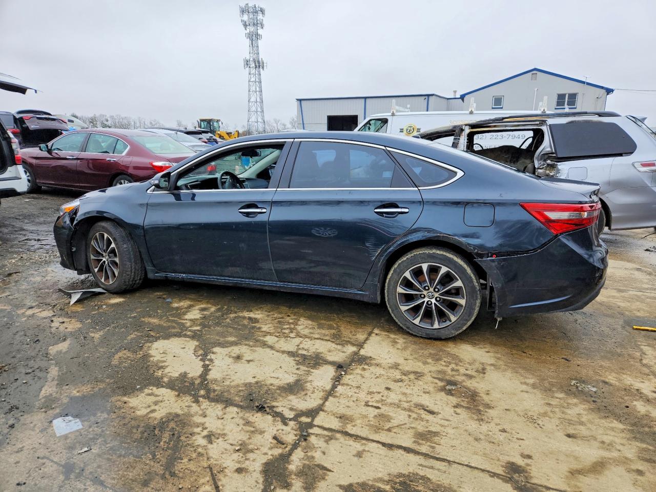 2016 TOYOTA AVALON XLE photo 3