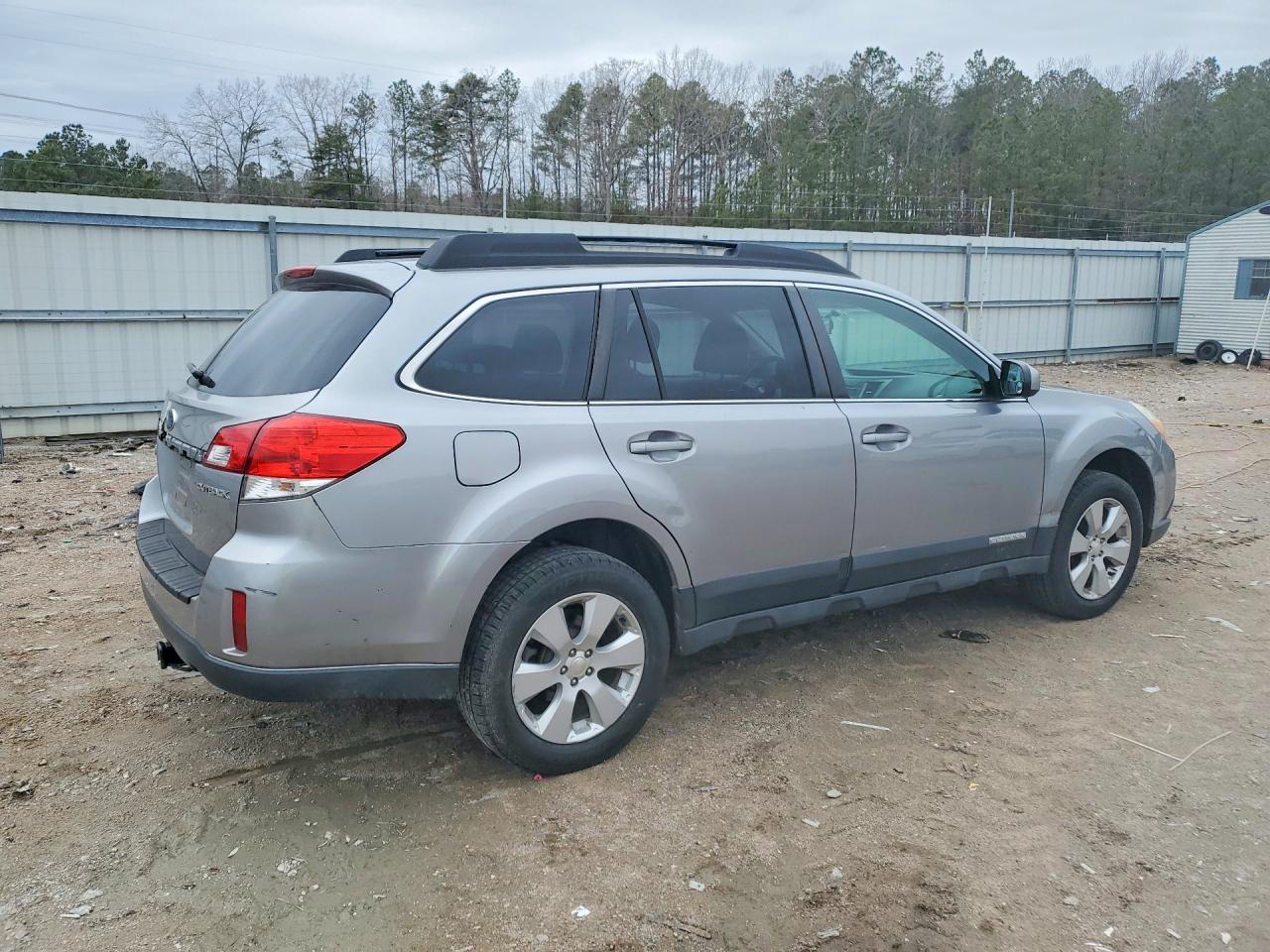 2010 SUBARU OUTBACK 2.5I PREMIUM photo 3