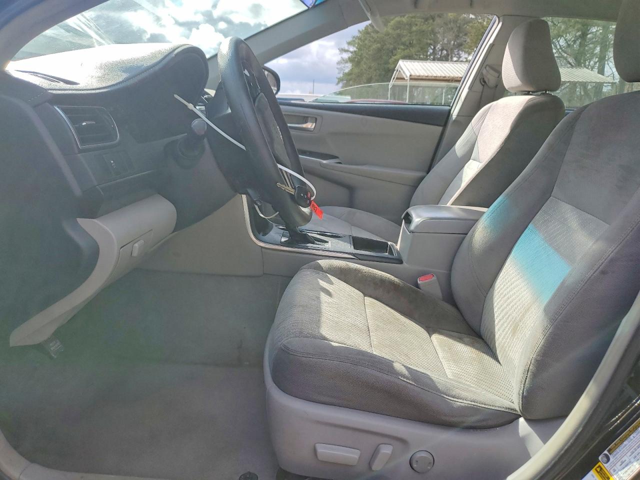 2015 TOYOTA CAMRY LE photo 13