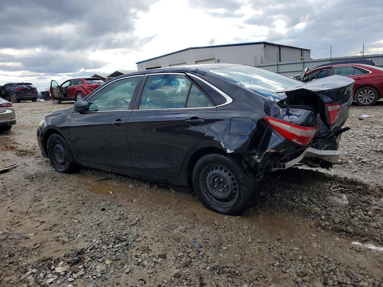 2015 TOYOTA CAMRY LE photo 3