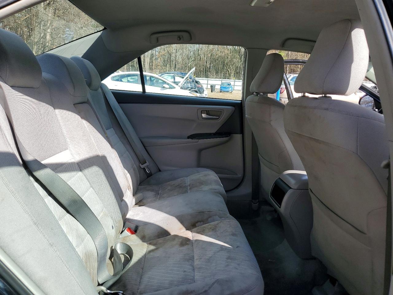 2015 TOYOTA CAMRY LE photo 19