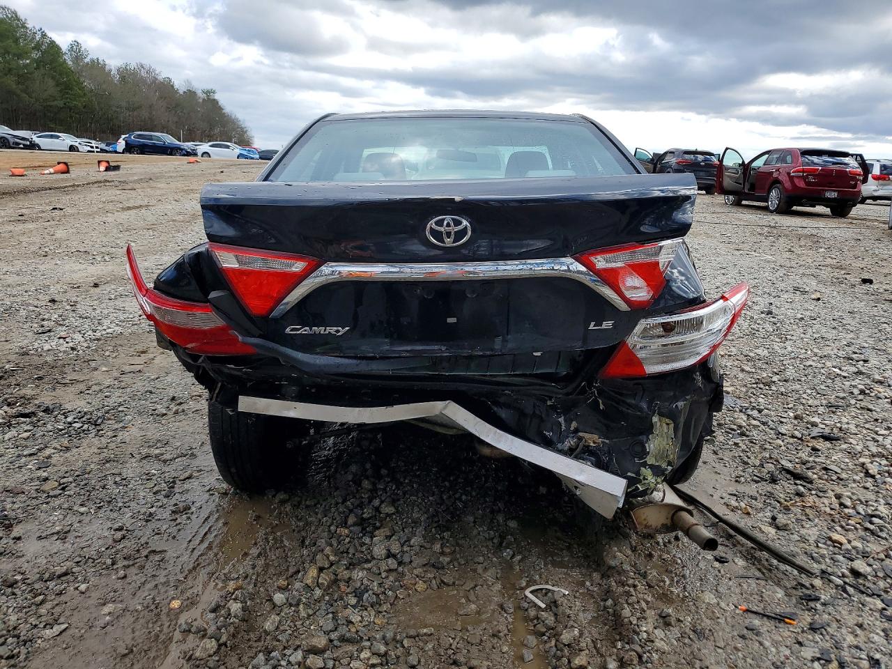2015 TOYOTA CAMRY LE photo 11