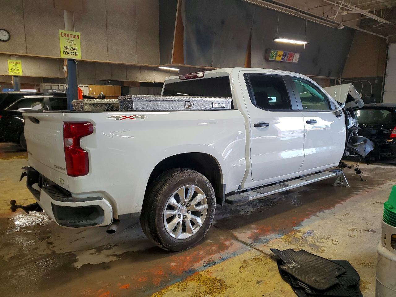 2024 CHEVROLET SILVERADO K1500 CUSTOM photo 3