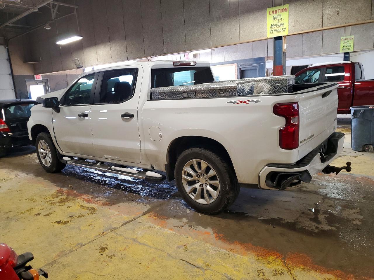 2024 CHEVROLET SILVERADO K1500 CUSTOM photo 2