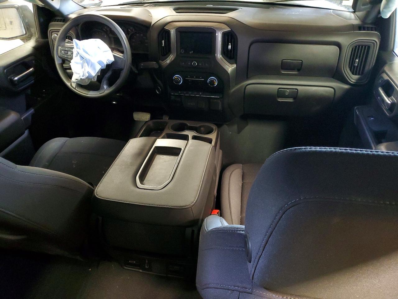 2024 CHEVROLET SILVERADO K1500 CUSTOM photo 8