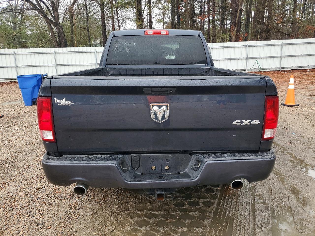 2015 RAM 1500 ST photo 6