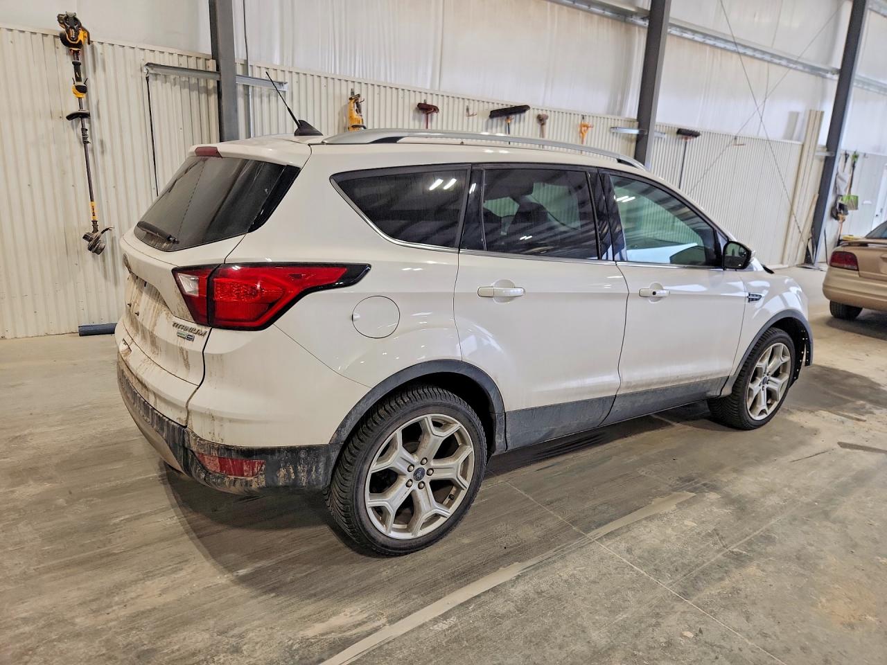 2019 FORD ESCAPE TITANIUM photo 3