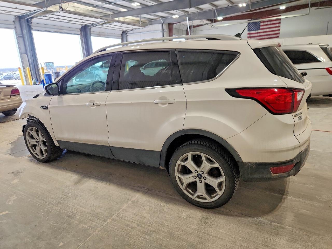 2019 FORD ESCAPE TITANIUM photo 2