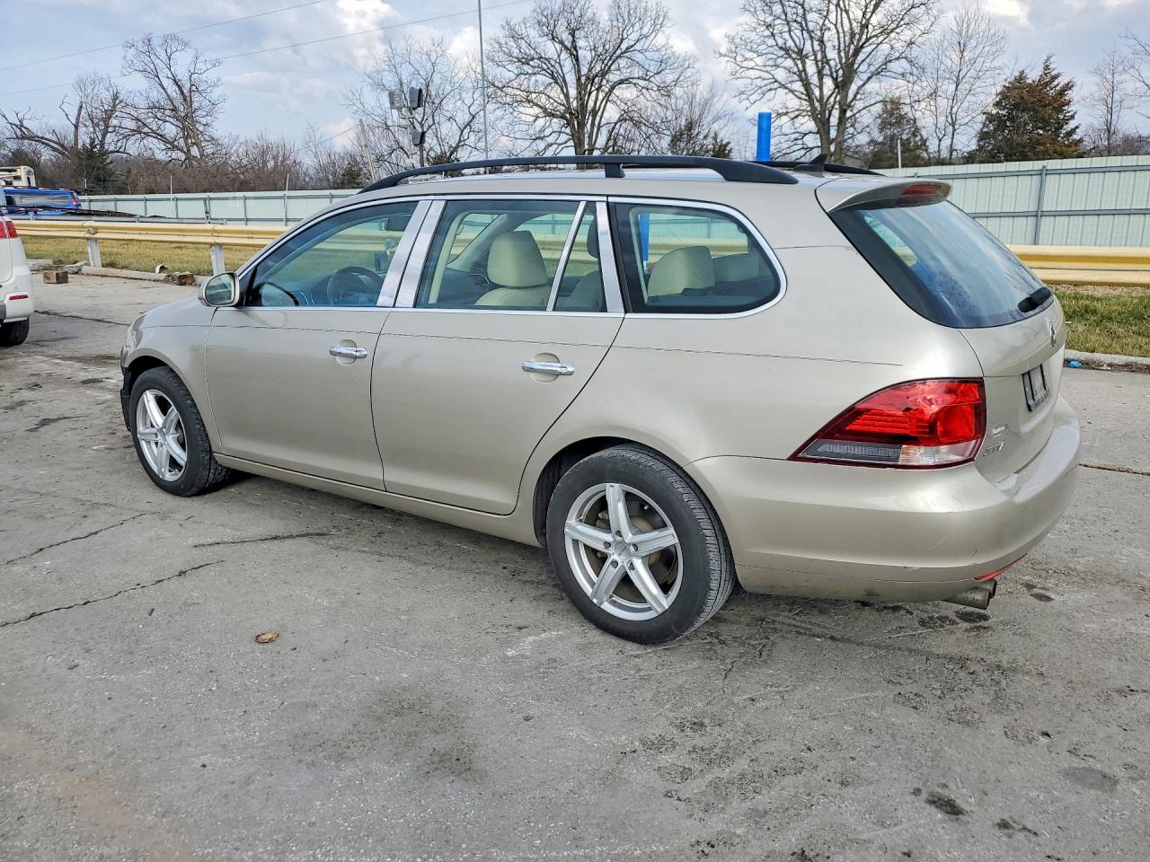 2014 VOLKSWAGEN JETTA TDI photo 2