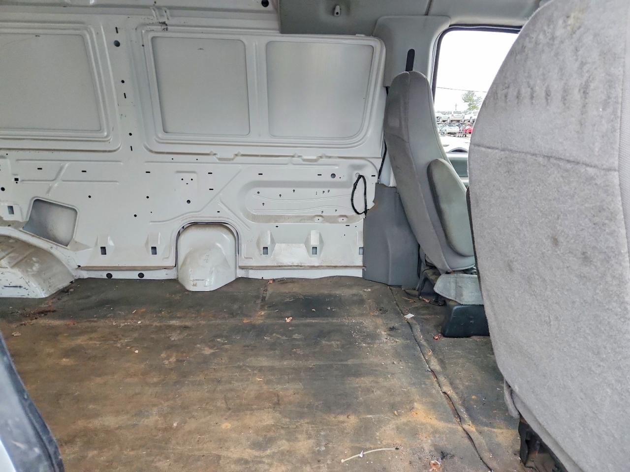 2005 FORD ECONOLINE E150 VAN photo 10
