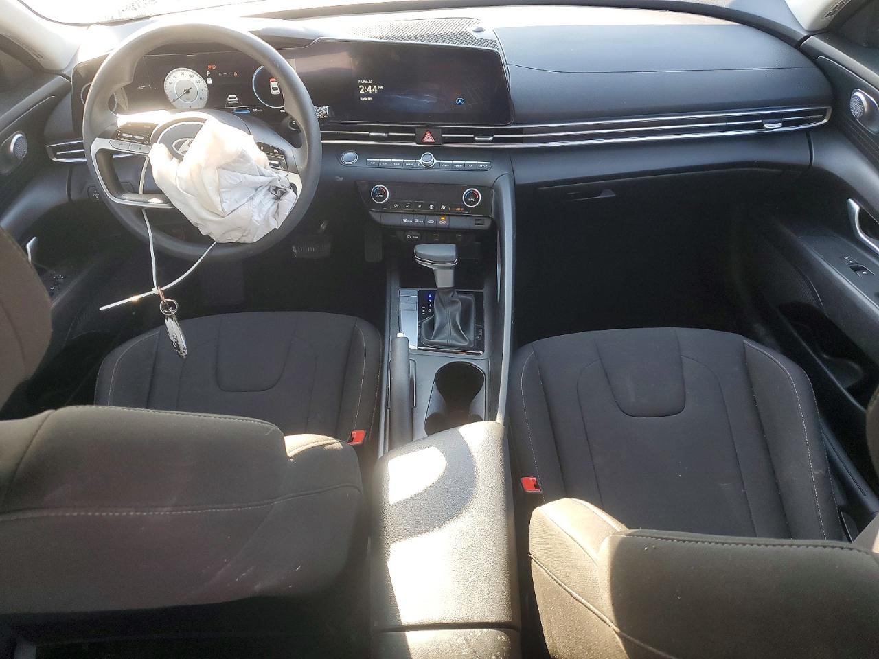 2024 HYUNDAI ELANTRA SEL photo 22