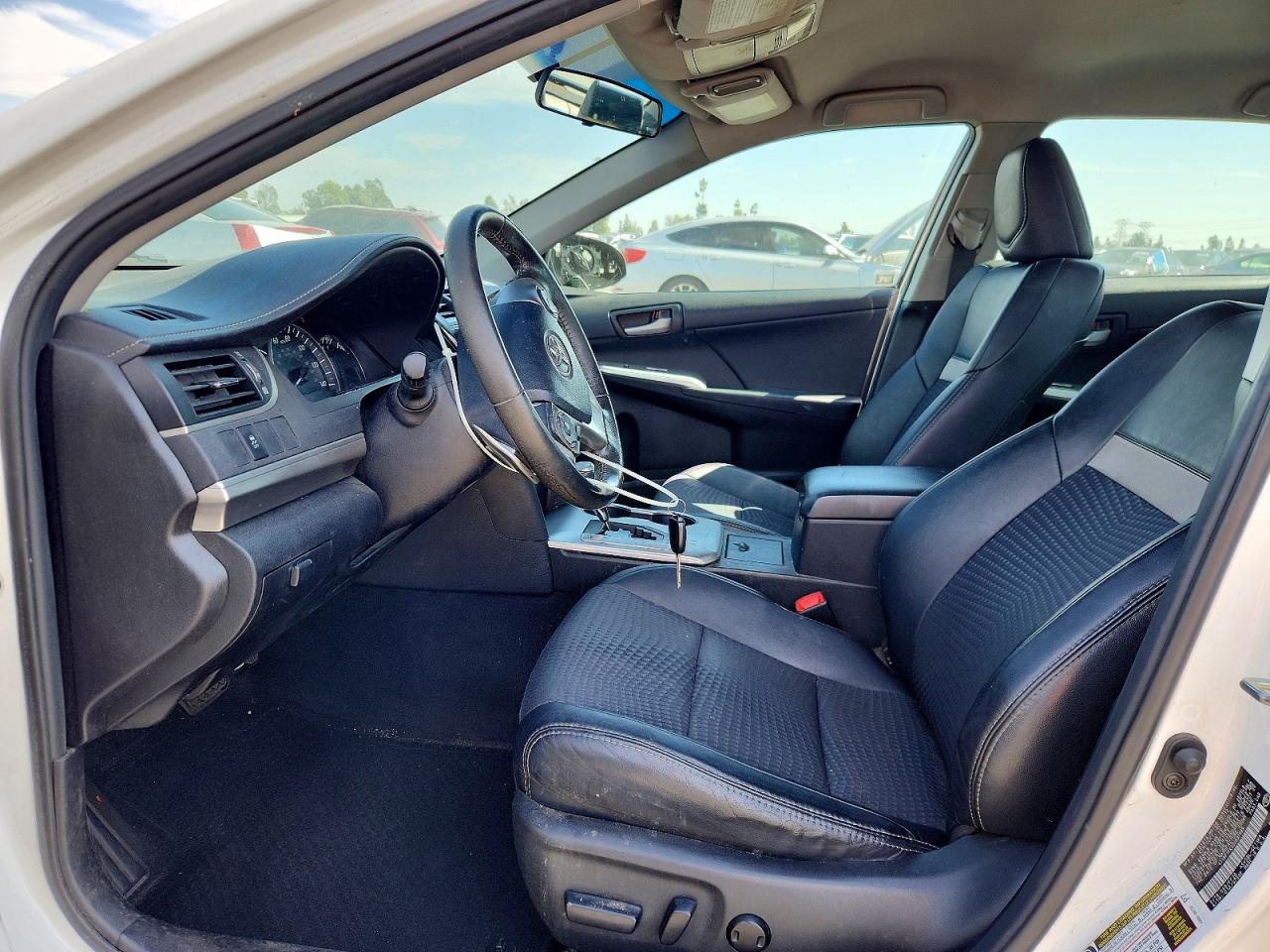2013 TOYOTA CAMRY SE photo 19
