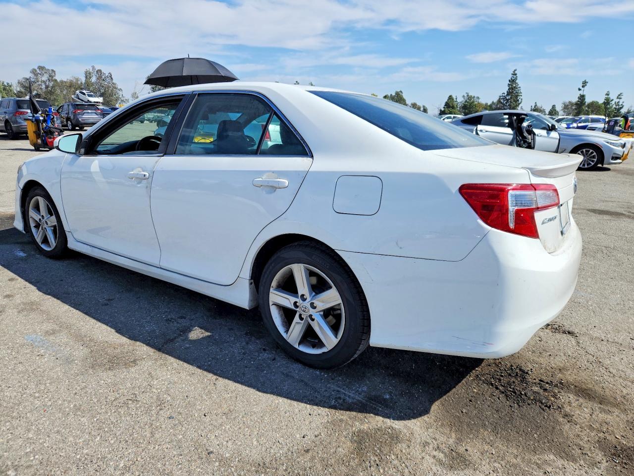 2013 TOYOTA CAMRY SE photo 4