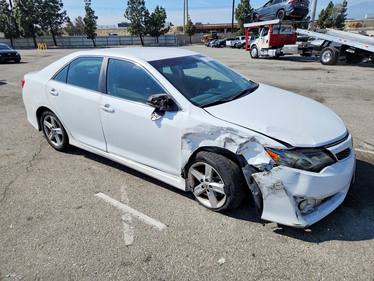 2013 TOYOTA CAMRY SE photo 10