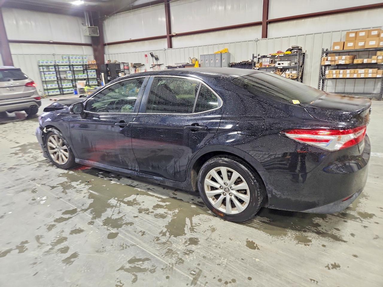 2018 TOYOTA CAMRY LE photo 2