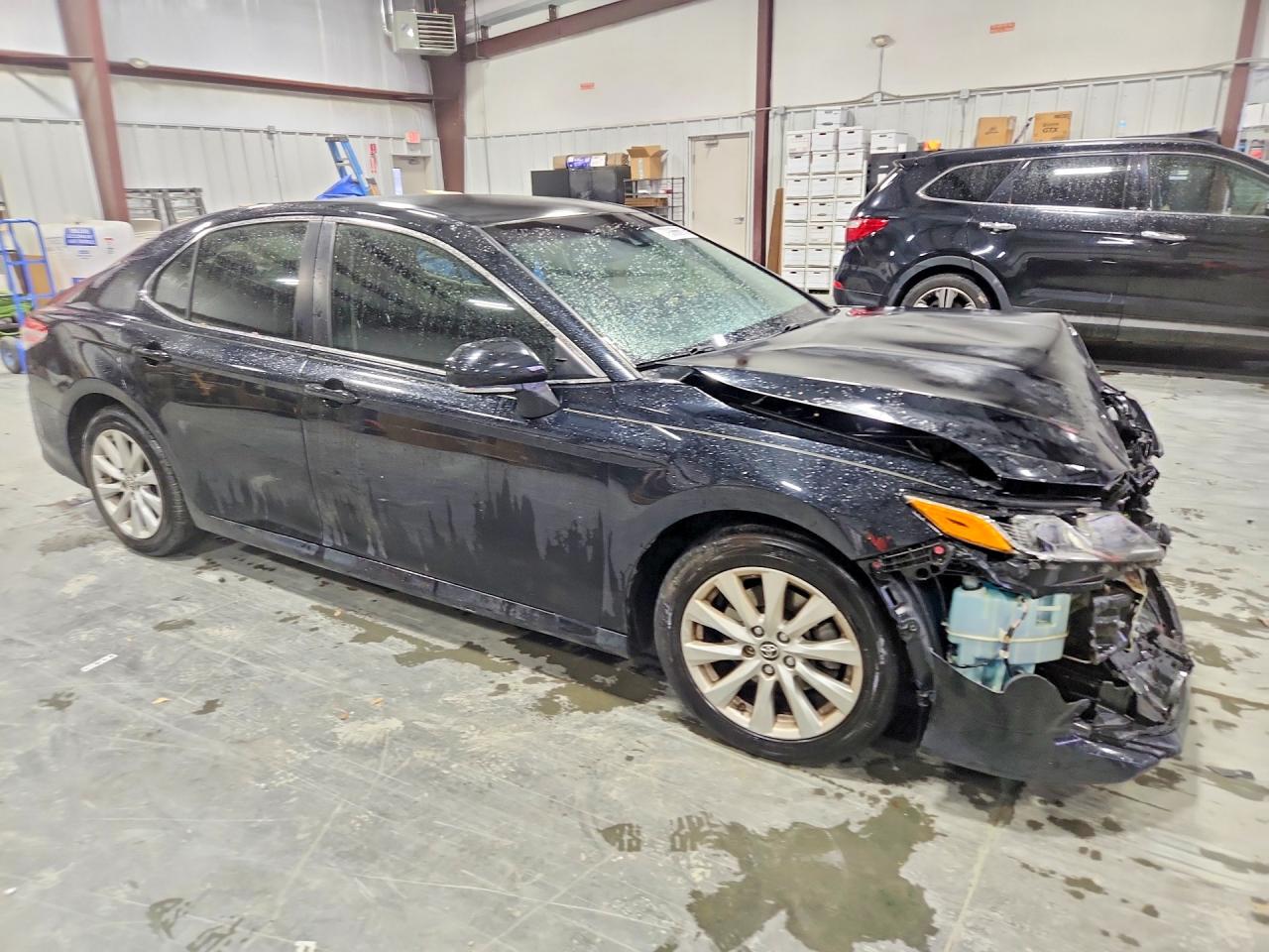 2018 TOYOTA CAMRY LE photo 4
